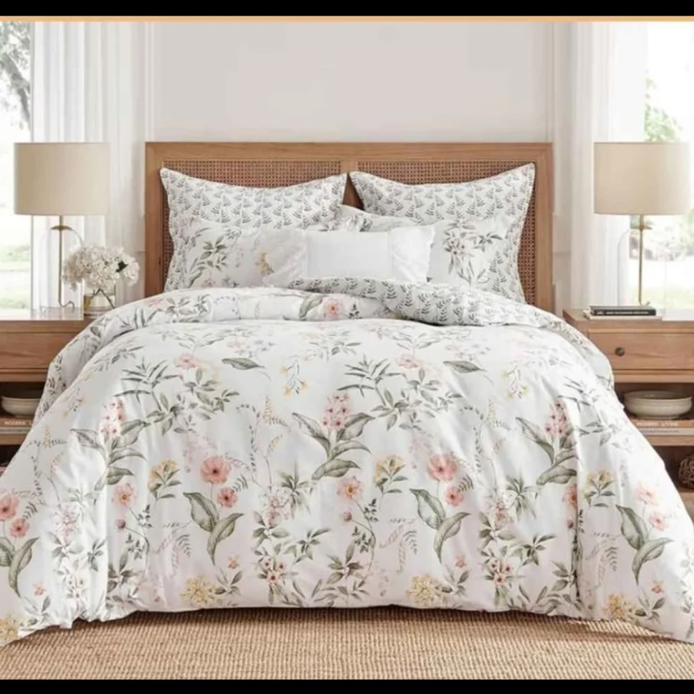 Levtex Home Viviana Comforter Set Full/Queen Comforter Botanical Floral Coral Gr